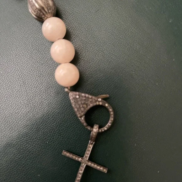 Pink jade pearl necklace with diamonds